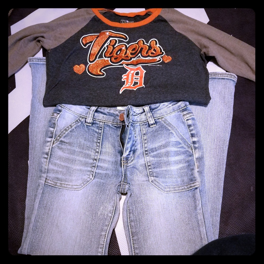 Tigers shirt size 10/12 and brand new jeans size 8